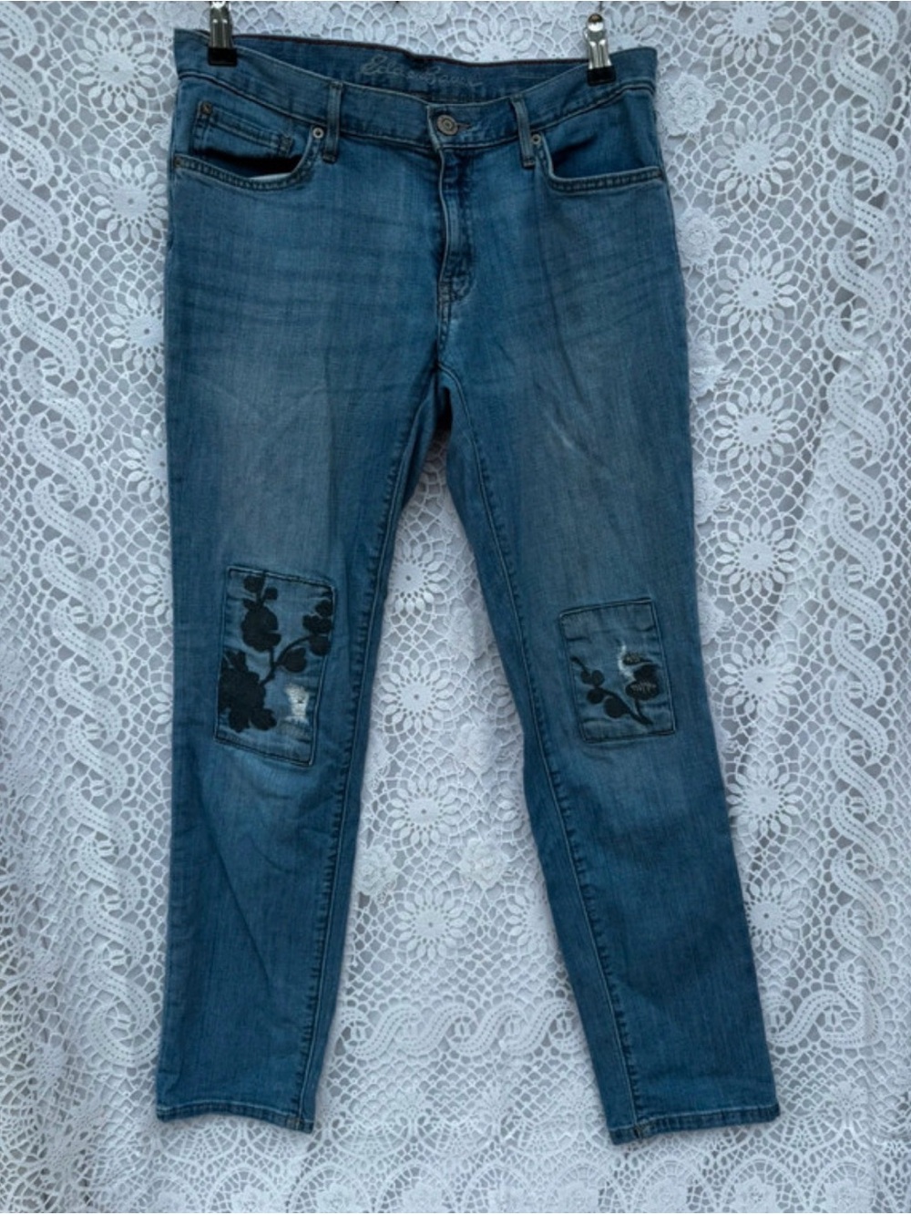 Eddie Bauer size 6 blue cotton jeans with embroidered floral patch